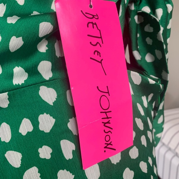 Betsey‎ Johnson Green
Pebble Dot Midi Dress Halter Sundress NWT
Size 14 - Picture 12 of 16